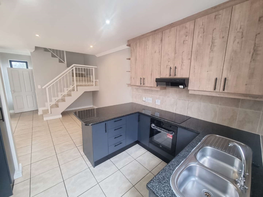 To Let 2 Bedroom Property for Rent in Royal Ascot Western Cape